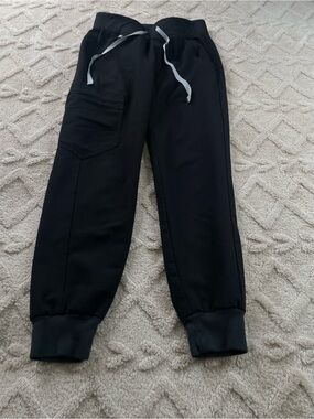 Figs Black Scrubs Joggers Sz XXS/P
Medical Staff